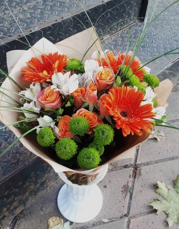 Букет цветов из: Герберы, Хризантемы, Альстромерии и Розы в Николиной горе