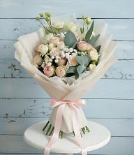 Букет цветов из:  Розы и Лизиантусы в Николиной горе