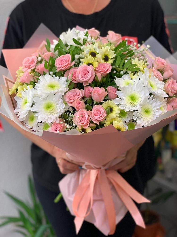 Букет цветов из: Розы и Хризантемы в Николиной горе