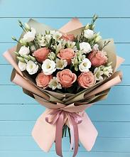 Букет цветов из:  Розы, Альстромерии и Лизиантусы в Николиной горе