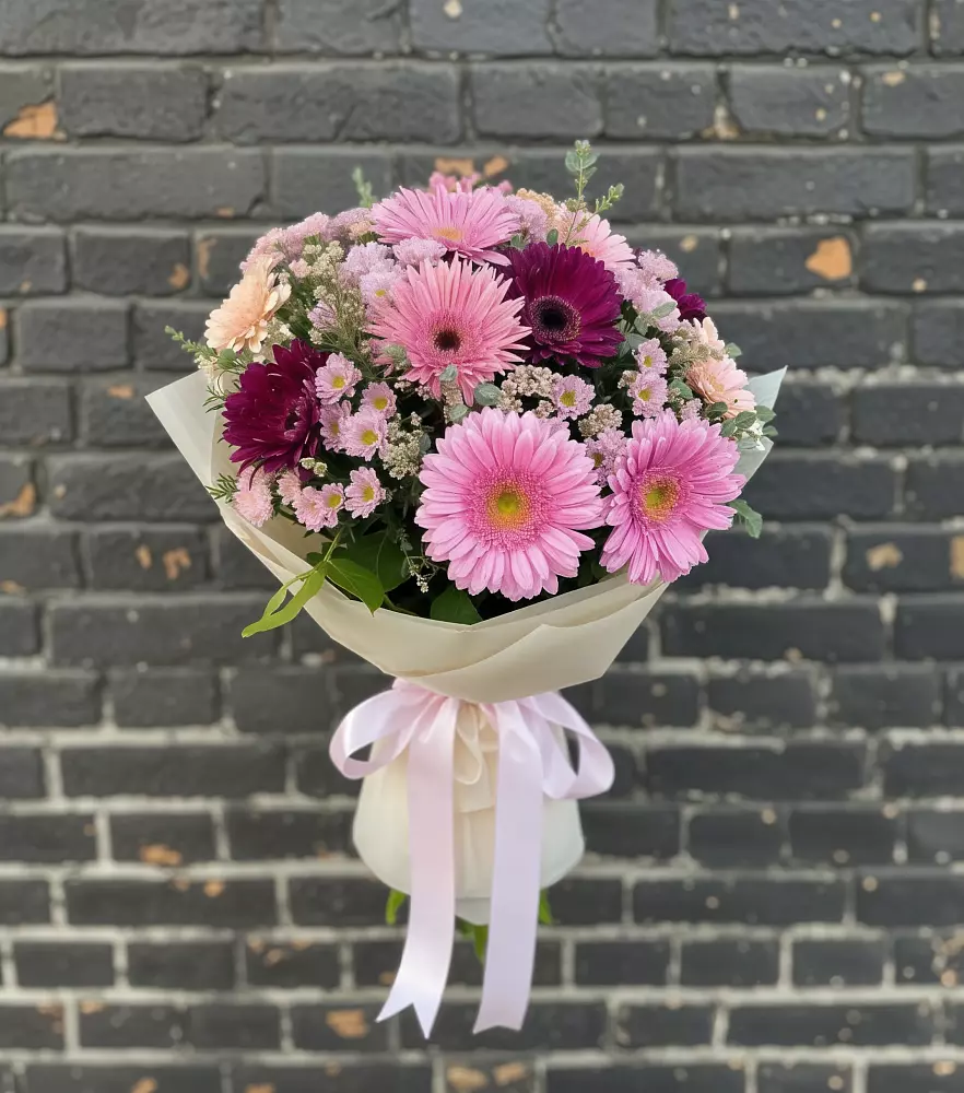 Букет цветов из: Герберы и Хризантемы в Николиной горе