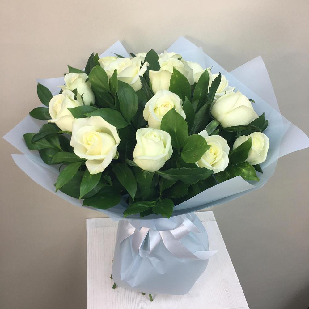 Букет 15 Белых роз Проуд в Николиной горе