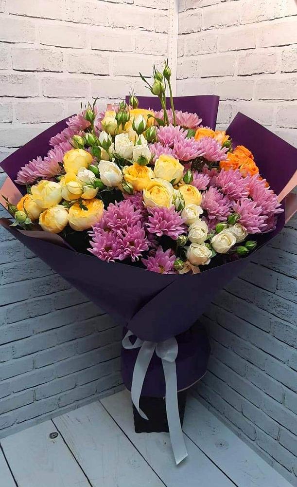 Букет цветов из: Хризантемы и Розы в Николиной горе