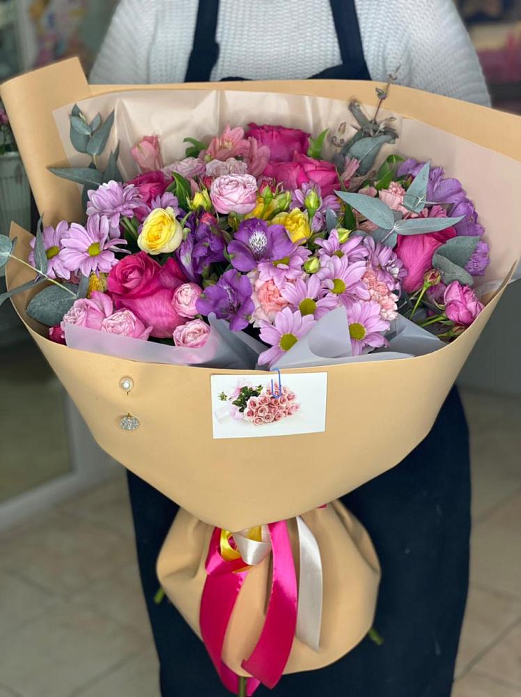 Букет цветов из: Хризантемы, Гвоздики и Альстромерии в Николиной горе