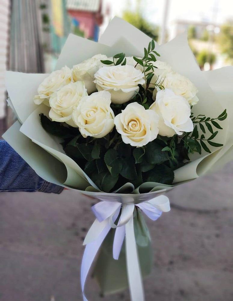 Букет Белые розы Проуд в Николиной горе
