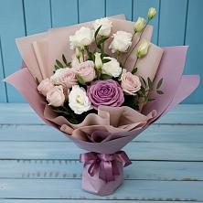 Букет цветов из:  Розы и Лизиантусы в Николиной горе
