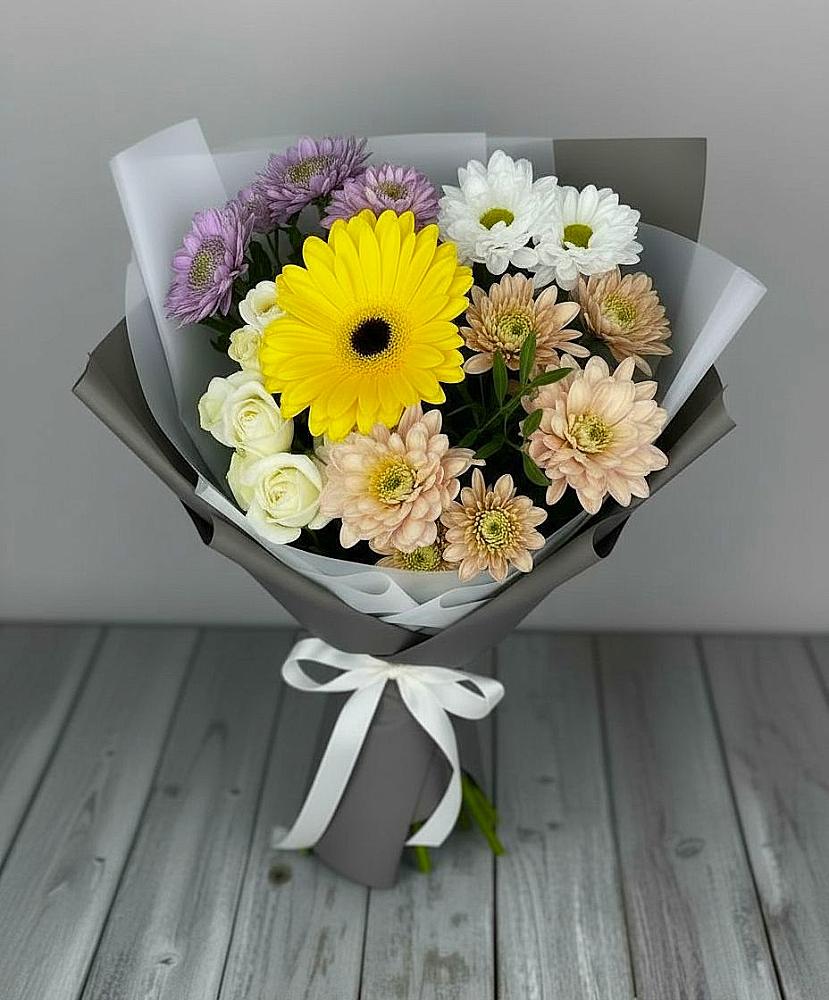 Букет цветов из: Розы, Герберы и Хризантемы в Николиной горе