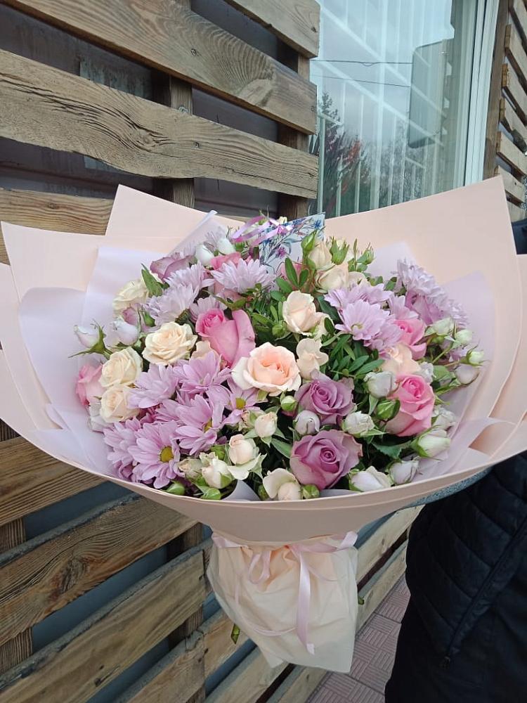 Букет цветов из: Розы и Хризантемы в Николиной горе