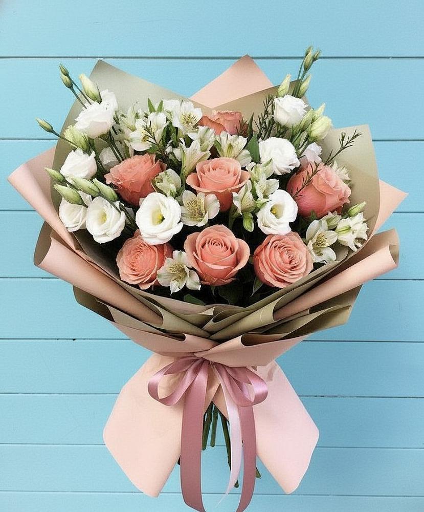 Букет цветов из: Розы, Альстромерии и Лизиантусы в Николиной горе