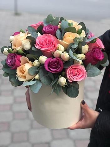 Цветочная композиция из Розы в шляпной коробке в Николиной горе