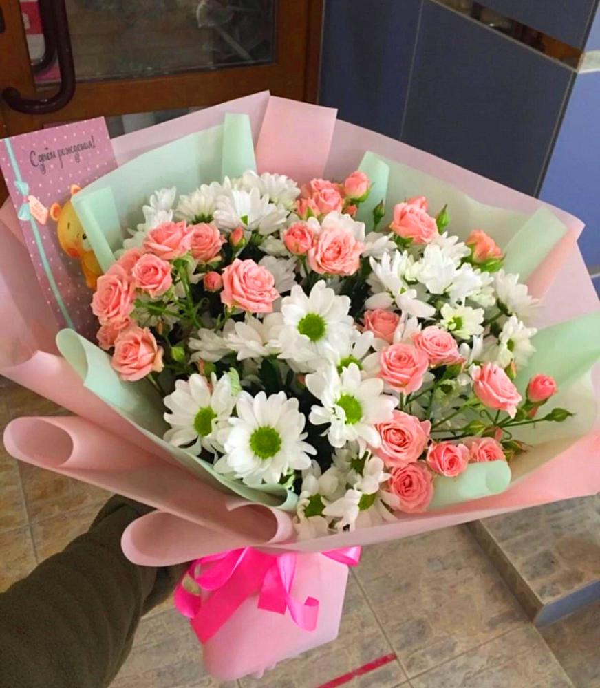 Букет цветов из: Розы и Хризантемы в Николиной горе