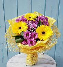 Букет цветов из:  Хризантемы и Герберы в Николиной горе