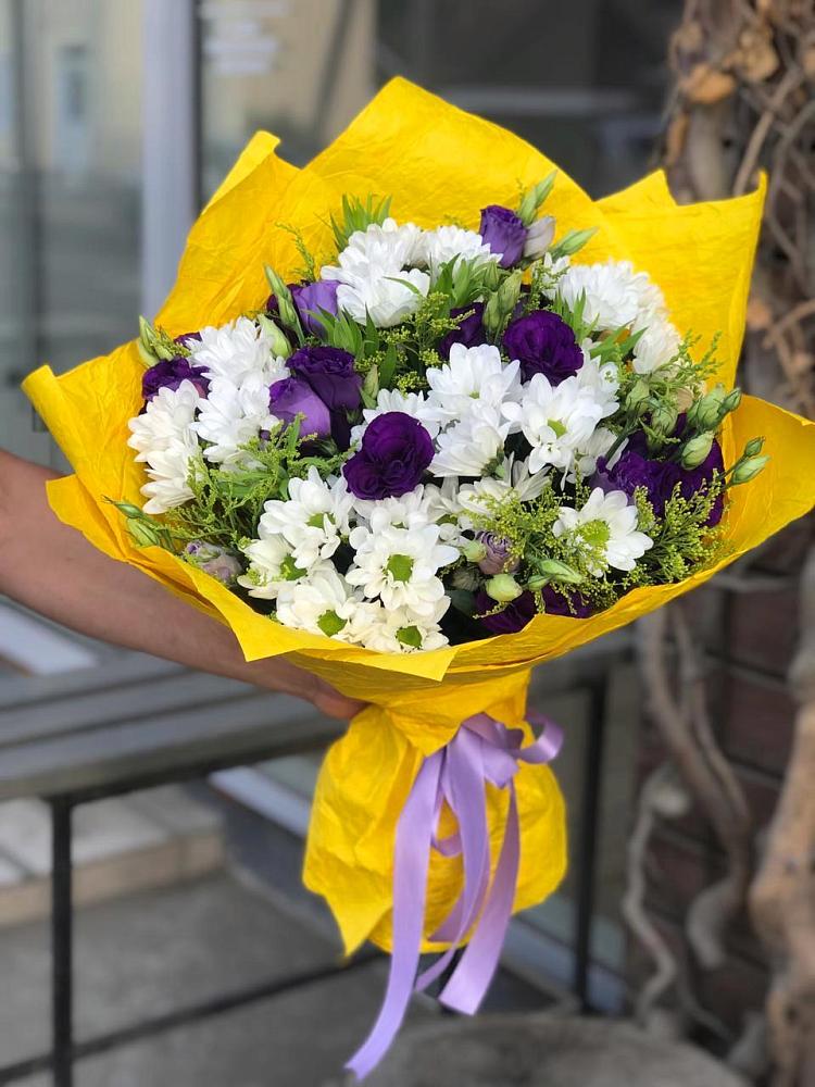 Букет цветов из: Ирисы, Хризантемы и Ромашки в Николиной горе