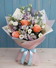 Букет цветов из:  Лизиантусы, Розы, Альстромерии и Гипсофила в Николиной горе