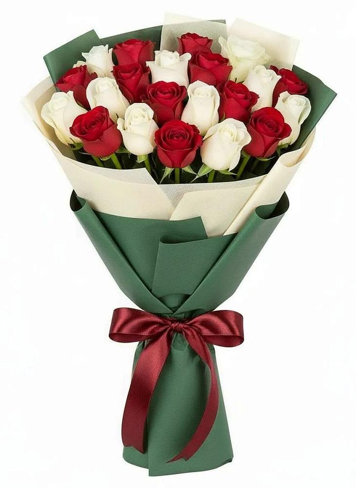 Букет Микс из красных и белых роз в Николиной горе