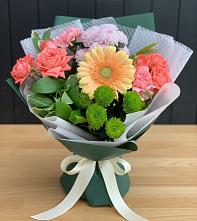 Букет цветов из:  Гвоздики, Розы, Герберы и Хризантемы в Николиной горе