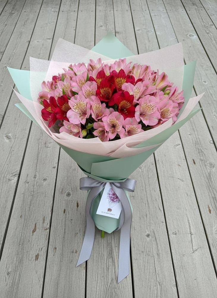 Букет цветов из: Альстромерии в Николиной горе