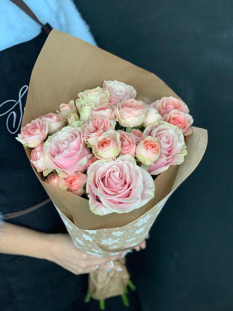 Букет цветов из: Хризантемы и Розы в Николиной горе