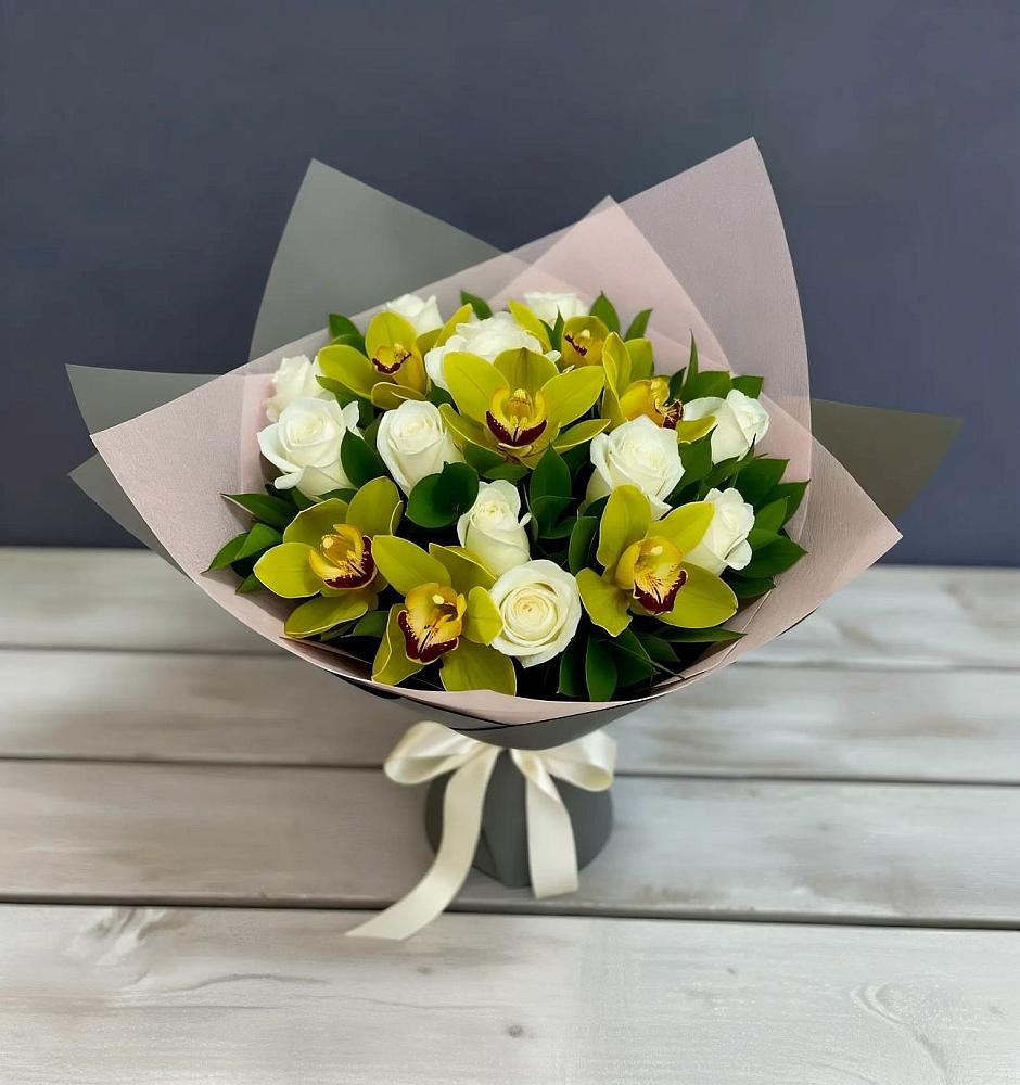 Букет цветов из: Орхидеи и Розы в Николиной горе