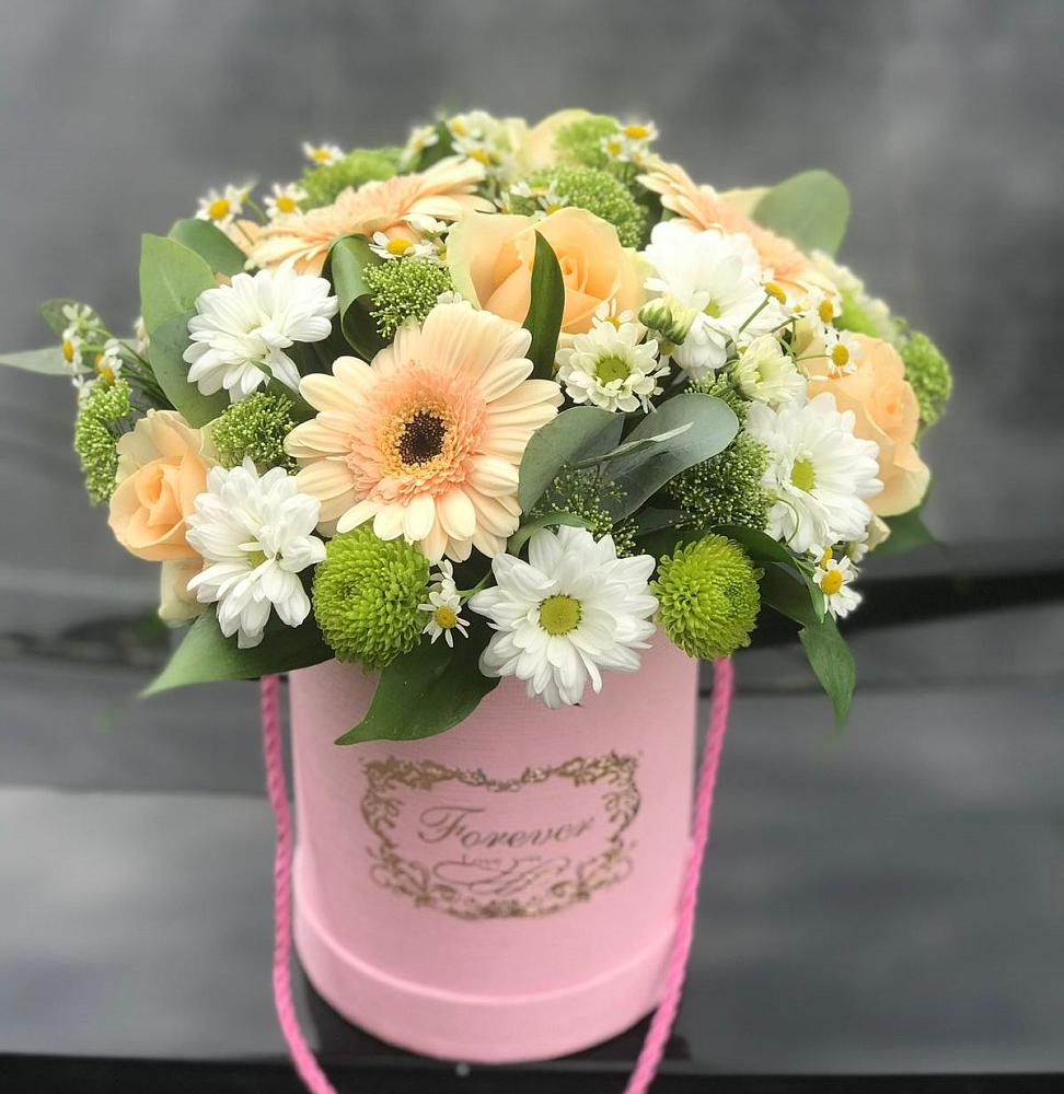 Цветочная композиция из Розы, Герберы и Хризантемы в шляпной коробке в Николиной горе