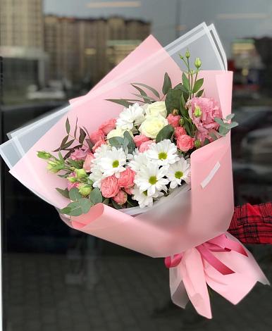 Букет цветов из: Розы, Лизиантусы и Хризантемы в Николиной горе