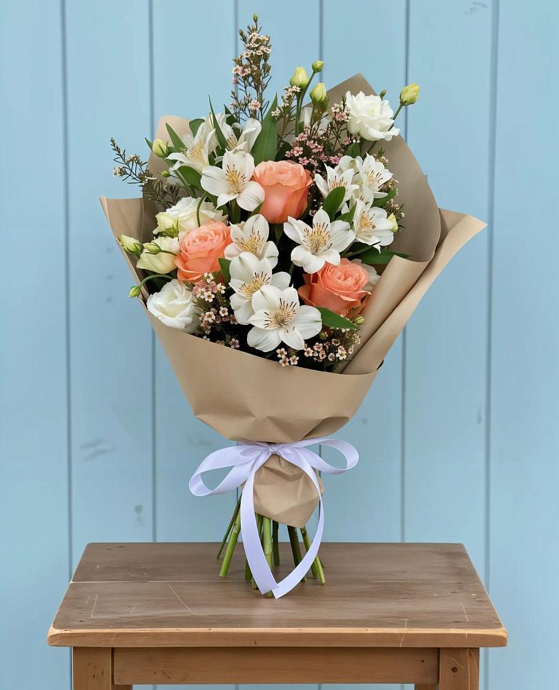 Букет цветов из: Альстромерии, Лизиантусы, Розы и Хризантемы в Николиной горе