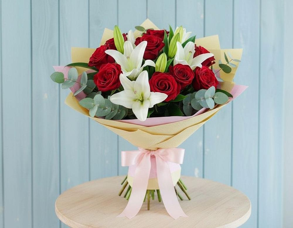 Букет цветов из: Лилии и Розы в Николиной горе