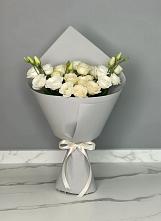 Букет цветов из:  Розы и Лизиантусы в Николиной горе